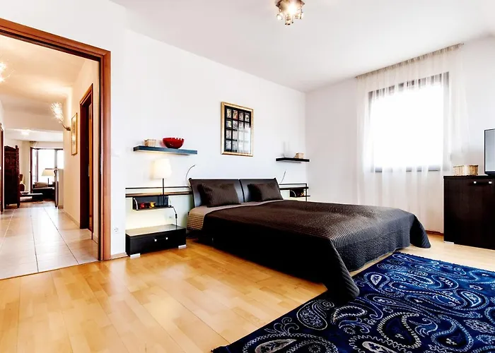 Capital 2 * Budapest