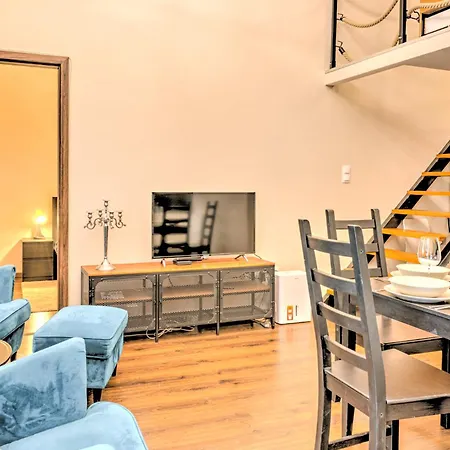 Capital 2 * Budapest