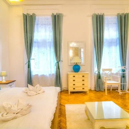 Apartmán Central Stylish Apartments *
